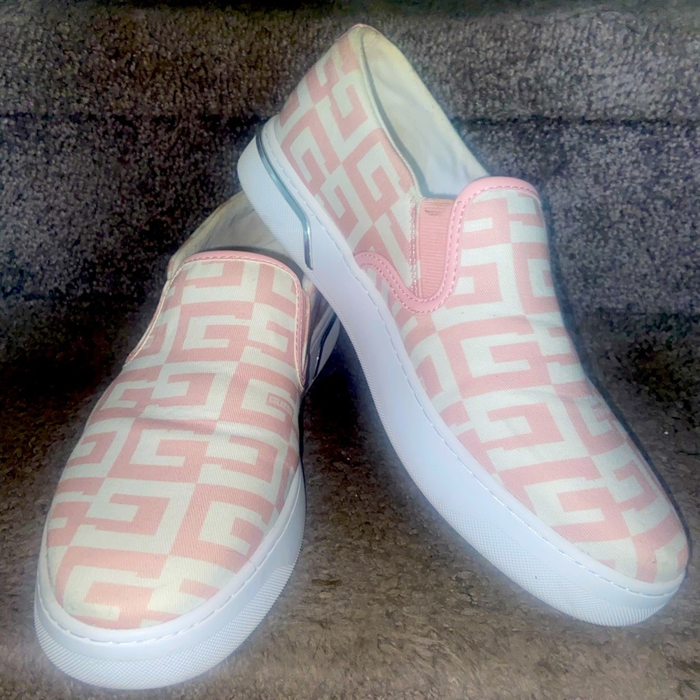 Guess slip-on shoes (9,5)W